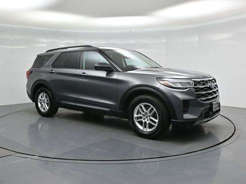 Used 2025 Ford Explorer Active image 24