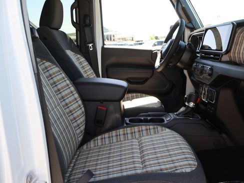 New 2026 Jeep Gladiator Sport AWD/4WD image 9