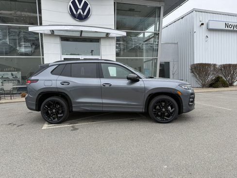 New 2026 Volkswagen Tiguan SE R-Line AWD/4WD image 2
