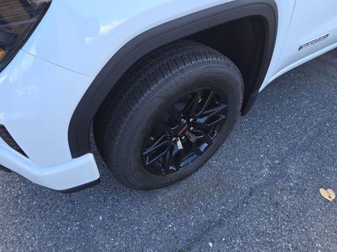 New 2026 GMC Sierra 1500 Elevation image 9
