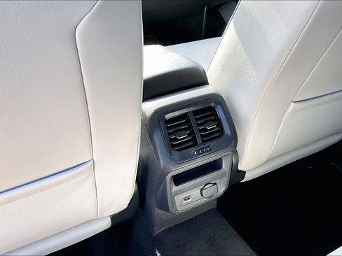 Used 2019 Volkswagen Tiguan SE image 31