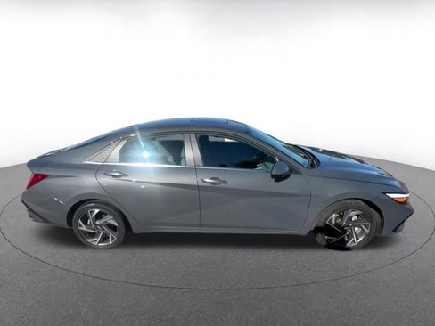 Used 2025 Hyundai Elantra SEL image 16