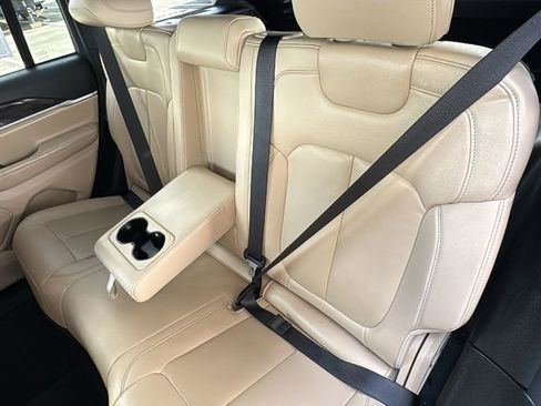 Used 2023 Jeep Grand Cherokee Limited image 24