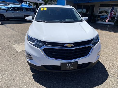 Used 2020 Chevrolet Equinox LT FWD image 2