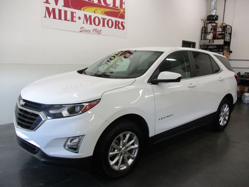 Used 2021 Chevrolet Equinox LT w/ Driver Convenience Package image 3