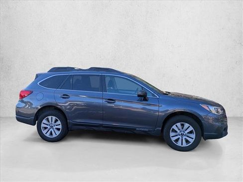 Used 2017 Subaru Outback 2.5i Premium image 4
