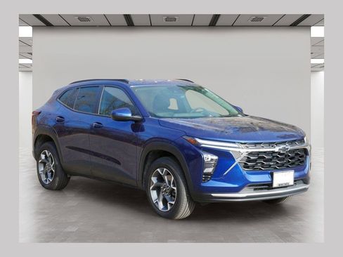 Used 2024 Chevrolet Trax LT w/ Driver Confidence Package image 1