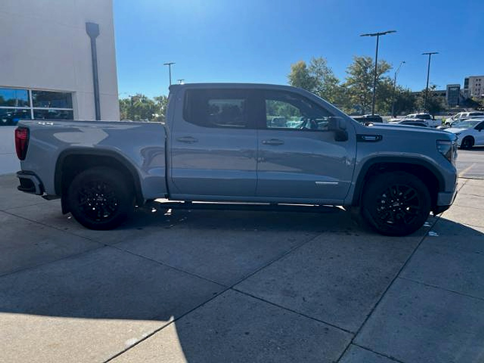 Used 2024 GMC Sierra 1500 Elevation AWD/4WD image 4