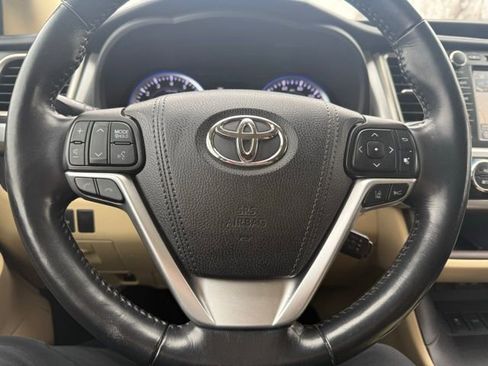 Used 2017 Toyota Highlander Limited Platinum image 15