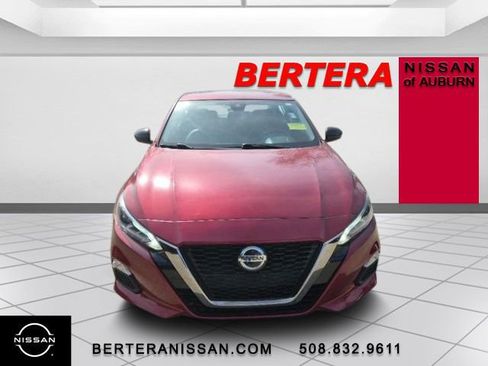 Used 2021 Nissan Altima 2.5 SR w/ SR Premium Package image 3