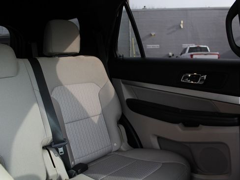 Used 2019 Ford Explorer 4WD w/ Class III Trailer Tow Package image 14