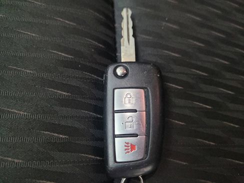 Used 2017 Nissan Rogue S image 32