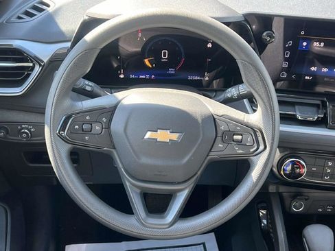 Used 2025 Chevrolet TrailBlazer LT AWD/4WD image 12