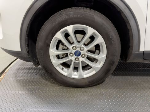 Used 2020 Ford Escape SE image 32