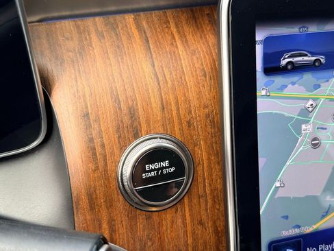 Used 2025 Mercedes-Benz GLC 350e GLC 350e 4MATIC SUV image 6