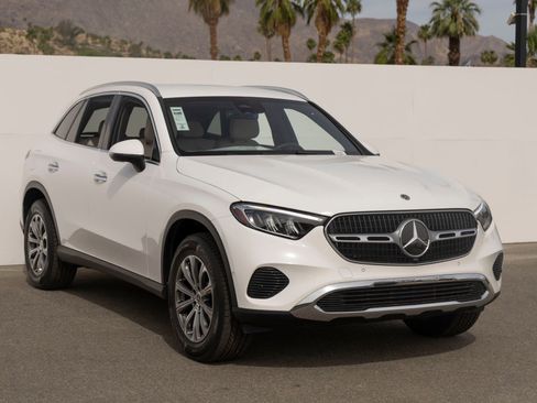 Used 2026 Mercedes-Benz GLC 300 image 2