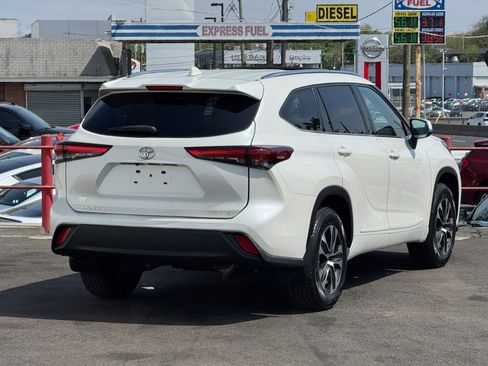 Used 2020 Toyota Highlander XLE image 12