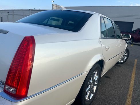 Used 2010 Cadillac DTS Luxury image 6