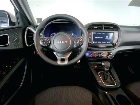 Used 2022 Kia Soul LX w/ Technology Package FWD image 5