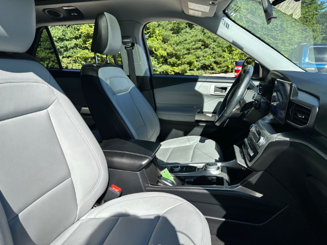 Used 2021 Ford Explorer XLT w/ Equipment Group 202A AWD/4WD image 19