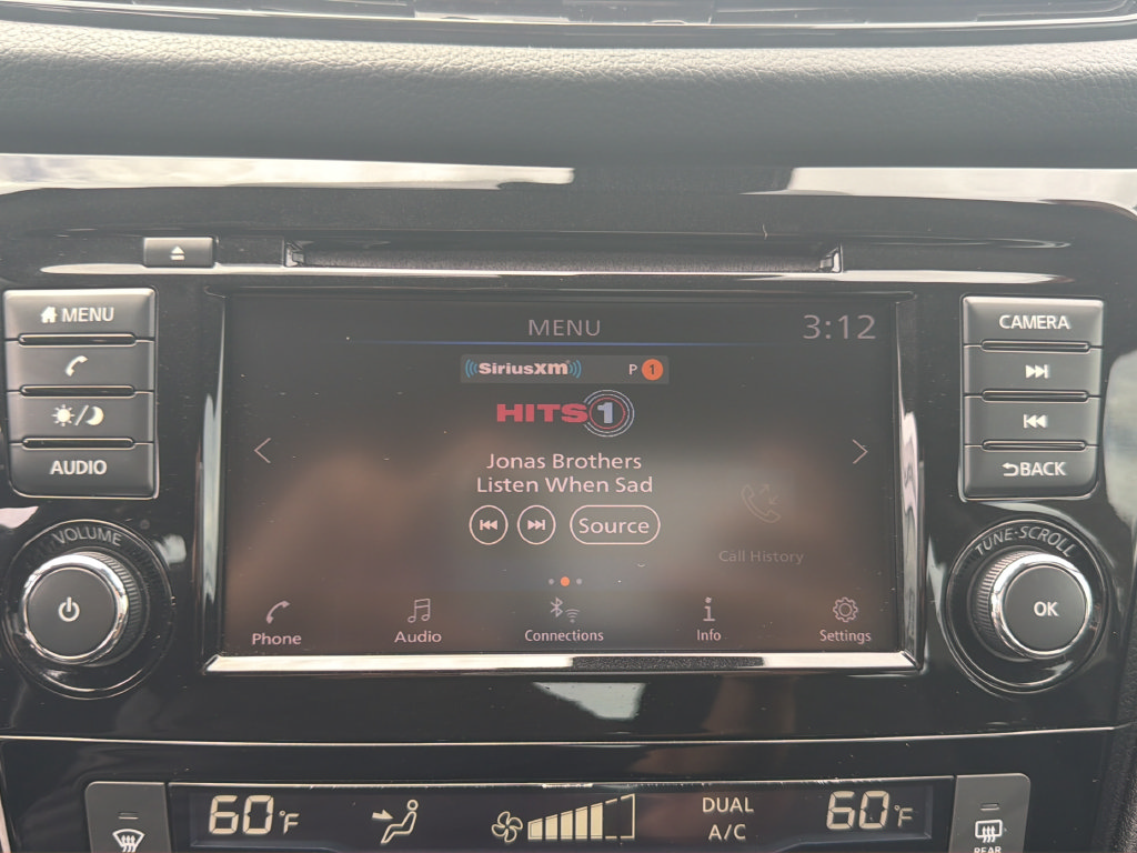 Used 2022 Nissan Rogue Sport SV AWD/4WD image 39