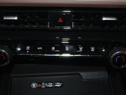 Used 2025 Chevrolet Tahoe High Country AWD/4WD image 29