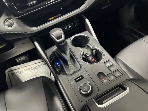 Used 2025 Toyota Highlander XSE AWD/4WD image 41