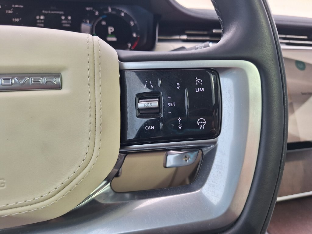 Used 2025 Land Rover Range Rover SE AWD/4WD image 16