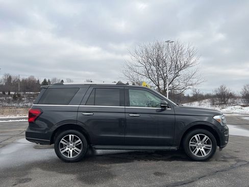 Used 2024 Ford Expedition Limited image 3