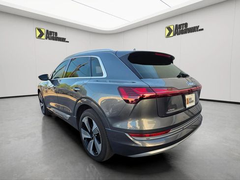 Used 2019 Audi e-tron Prestige w/ Prestige Package image 5