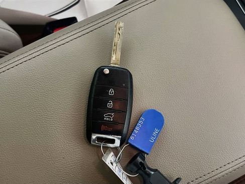 Used 2019 Kia Sorento AWD V6 image 33