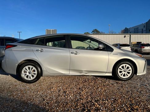 Used 2019 Toyota Prius L Eco image 7