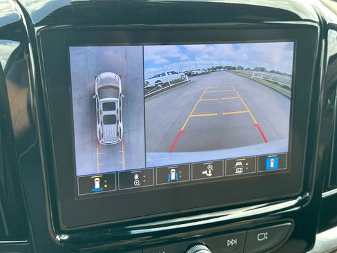 Used 2023 Chevrolet Traverse Premier image 17