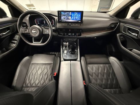 Used 2024 Nissan Rogue Platinum FWD image 16