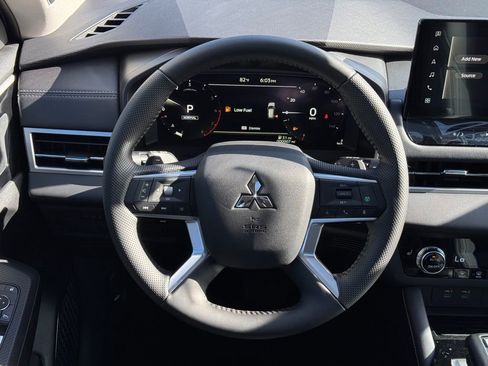 New 2025 Mitsubishi Outlander SE image 19