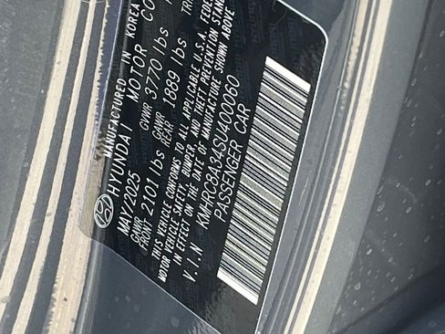 Used 2025 Hyundai Venue SEL FWD image 30