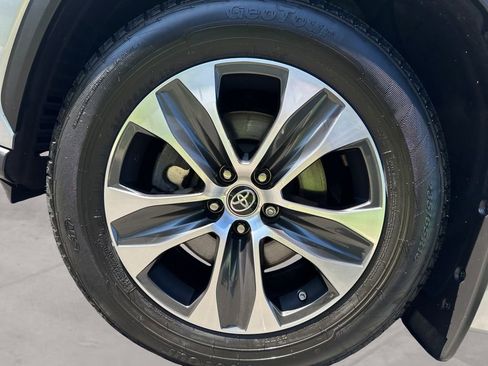 Used 2022 Toyota Highlander XLE image 14