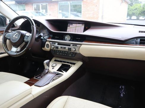 Used 2016 Lexus ES 350 w/ Luxury Package w/Wood Trim FWD image 13
