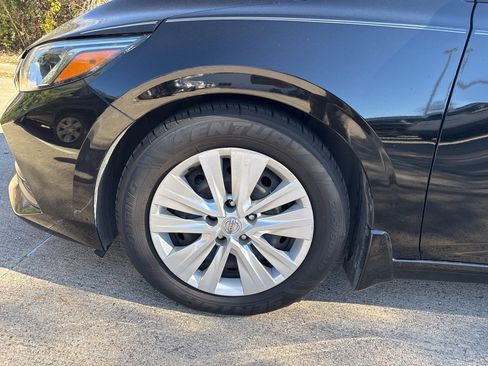 Certified 2020 Nissan Sentra S image 9