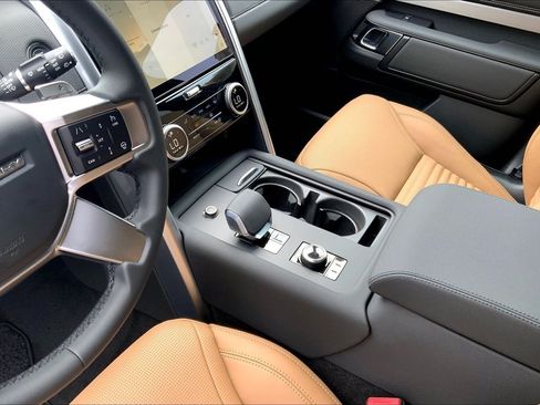 New 2026 Land Rover Discovery Limited Edition AWD/4WD image 7