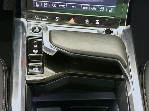 Used 2024 Audi Q8 e-tron Premium Plus w/ Premium Plus Package image 14