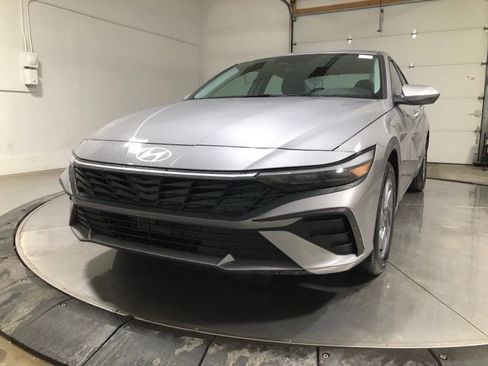 New 2026 Hyundai Elantra Hybrid FWD image 3