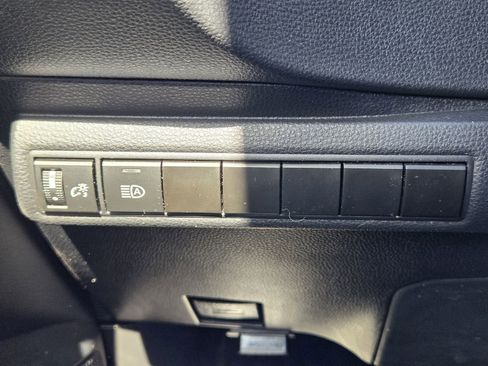 Used 2025 Toyota Corolla LE image 23