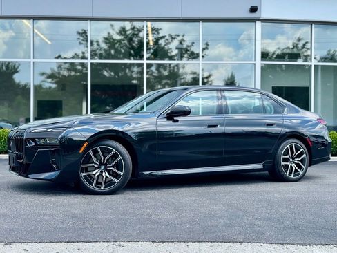 Used 2024 BMW 760i xDrive w/ Premium Package 2 image 2