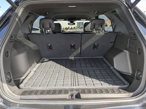 Used 2018 Chevrolet Equinox Premier w/ Infotainment II Package AWD/4WD image 34
