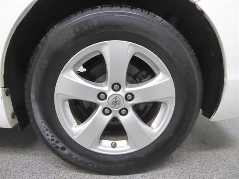 Used 2014 Toyota Sienna LE image 30