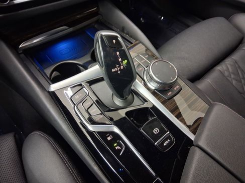 Used 2023 BMW 530e w/ Premium Package RWD image 17