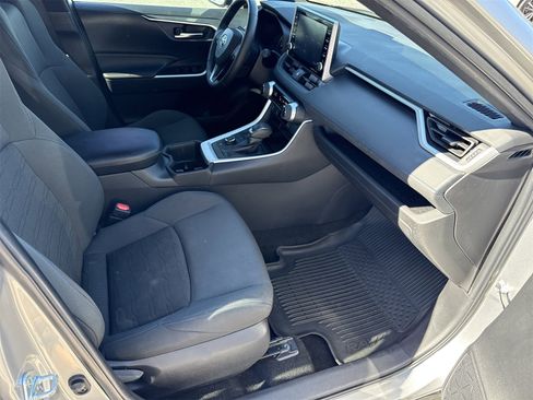 Used 2022 Toyota RAV4 SE w/ Convenience Package image 32