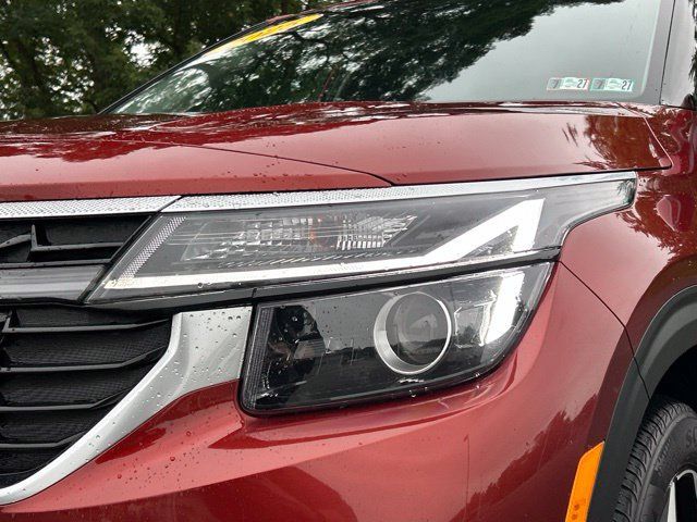 Used 2025 Kia Seltos S AWD/4WD image 3