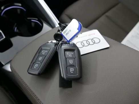 Certified 2025 Audi Q5 Premium w/ Convenience Package AWD/4WD image 23